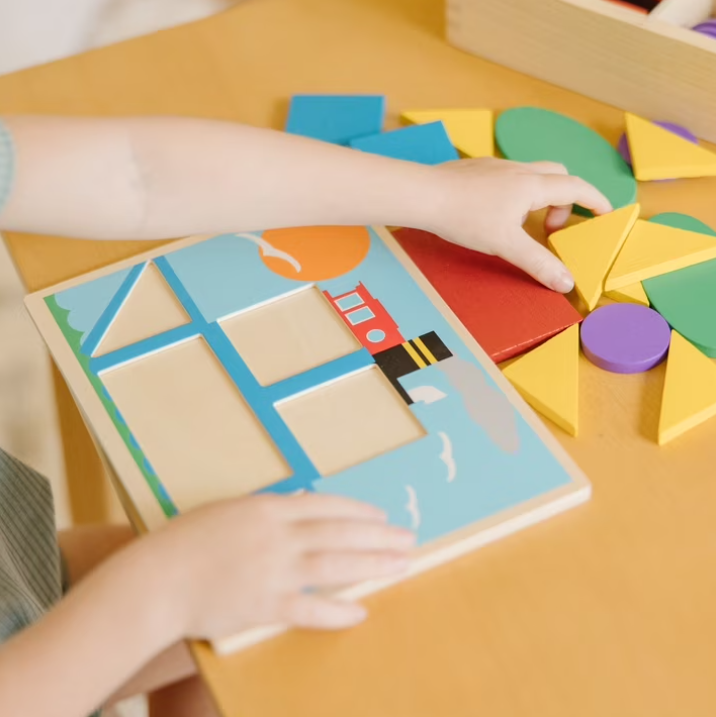 Wooden Pattern Blocks Educational Toy with 5 Double-Sided Scenes & 30 Shapes – Montessori Learning Puzzle for Kids Creativity, STEM & Fine Motor Skills